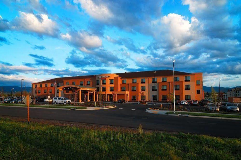 Courtyard Medford Airport Hotel Eksteriør billede